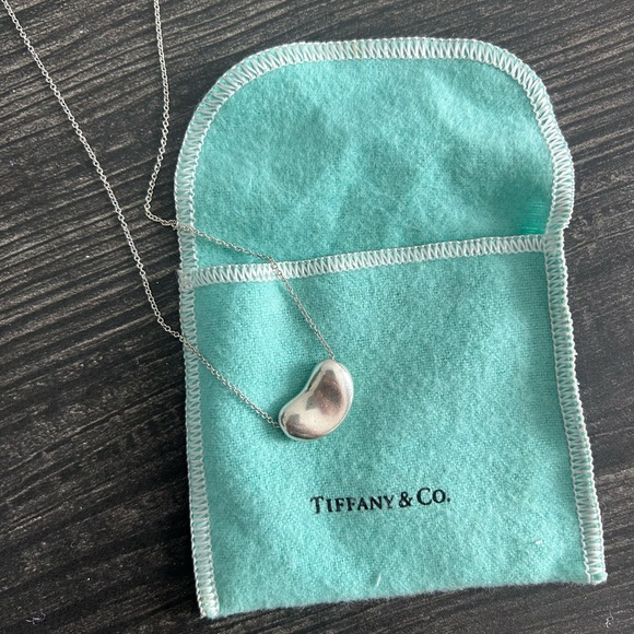 Tiffany & Co. Elsa Peretti®
Bean® design Pendant - Picture 4 of 7